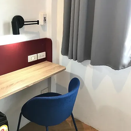 Beige Poshtels + Netflix-2